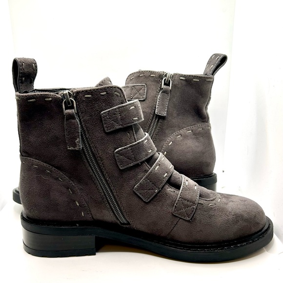 NWOT Aerosoles Arezzo Bootie women’s size 5.5. Color Grey Faux Suede - Picture 7 of 15